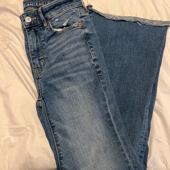 American Eagle Super Hi Rise Flare Jean Size 00 Short - Picture 4 of 6